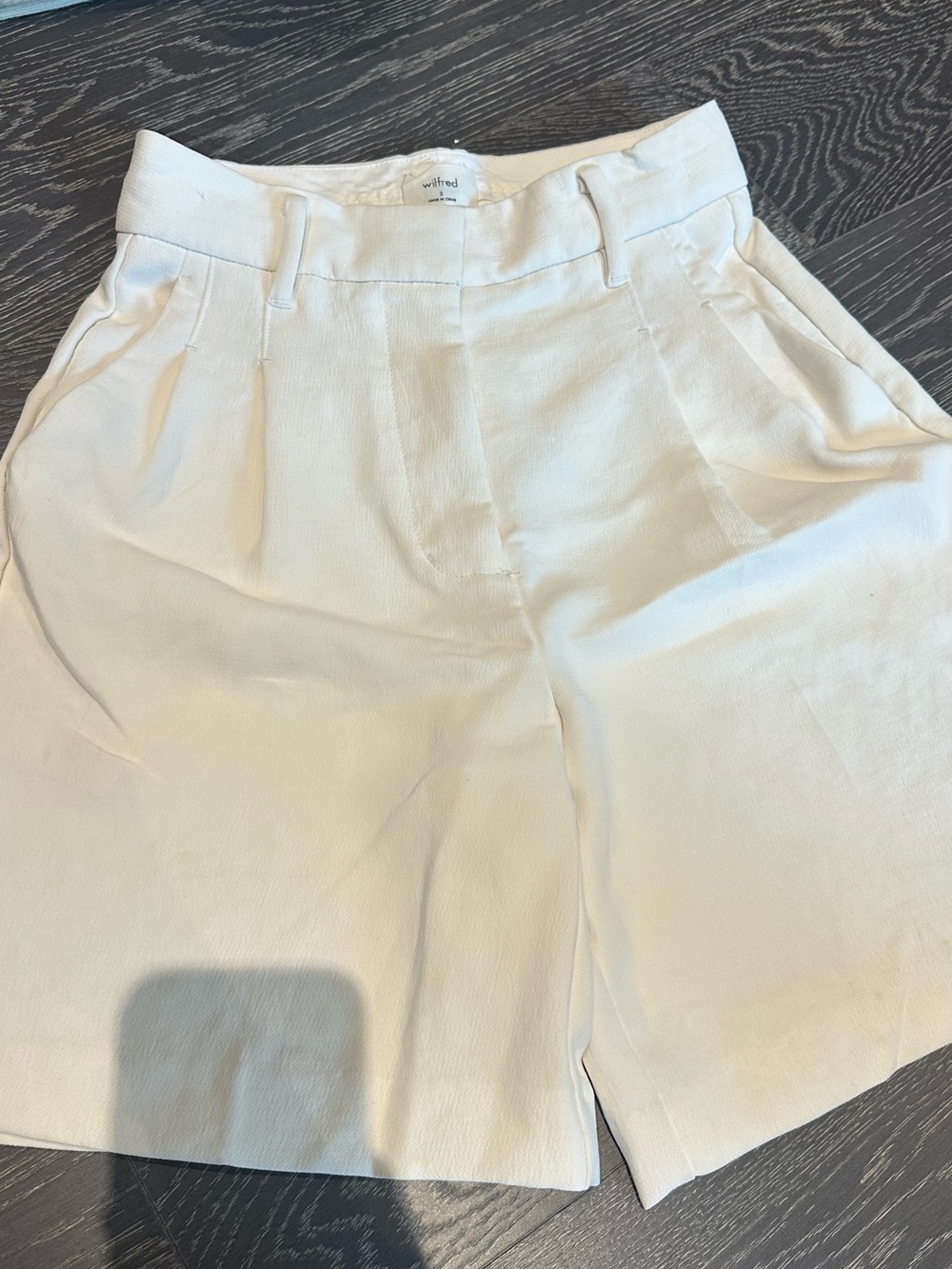 Wilfred Cream High-Rise Pleated Women's Shorts